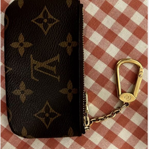 Louis Vuitton 2018 LV Monogram Key Holder - Picture 5 of 12